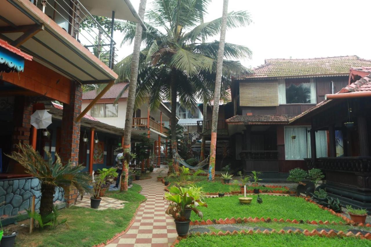 Black Beach Resort Варкала Екстериор снимка
